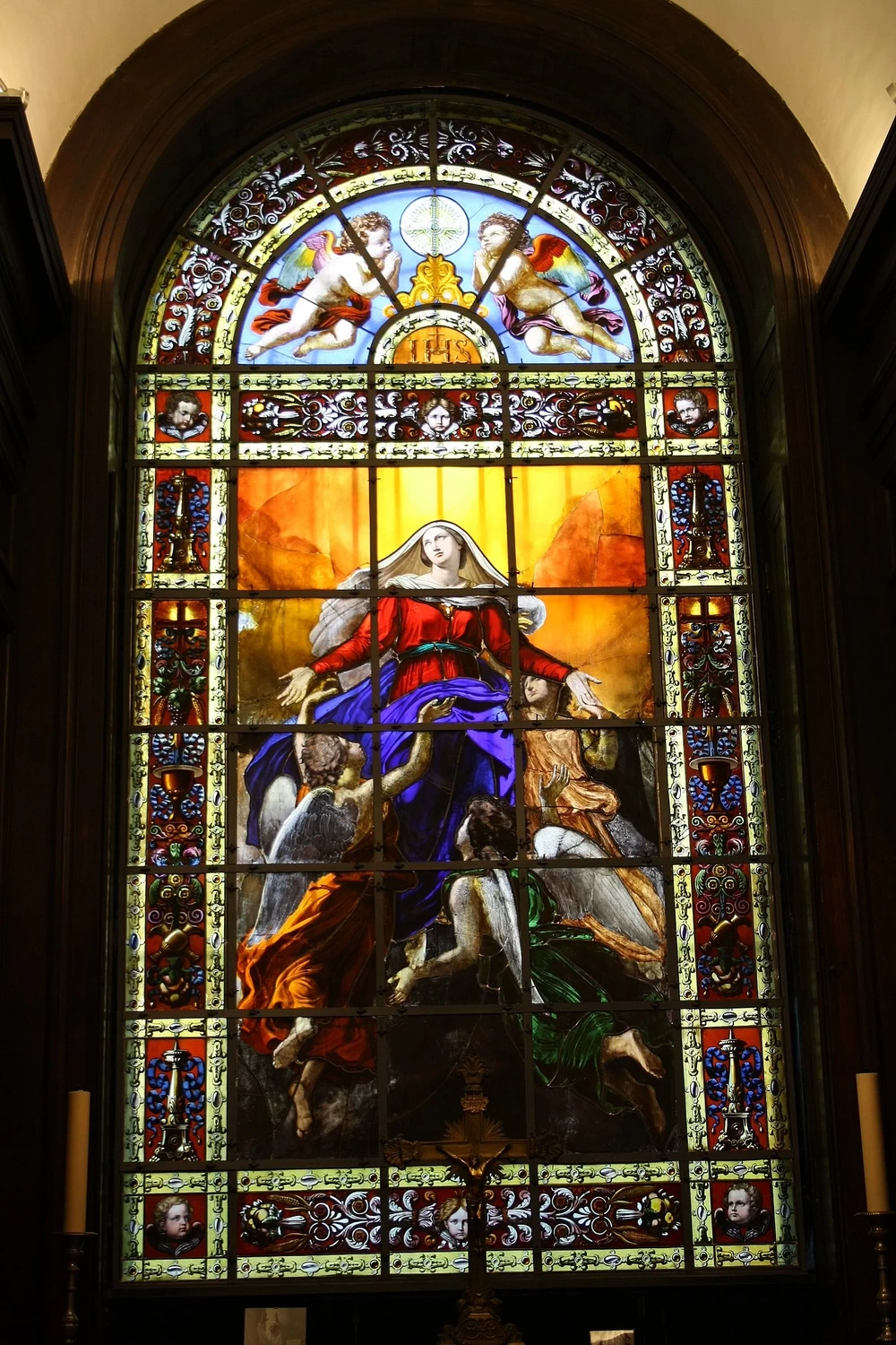L'Assunta. Vetrata nella chiesa di Notre - Dame, de, Lorette a Parigi